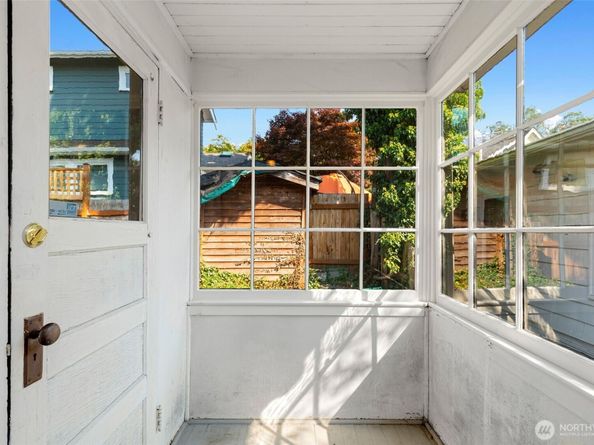 5412 Kensington Place N, Seattle WA 98103