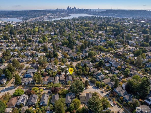 5412 Kensington Place N, Seattle WA 98103