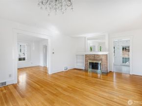 5412 Kensington Place N, Seattle WA 98103