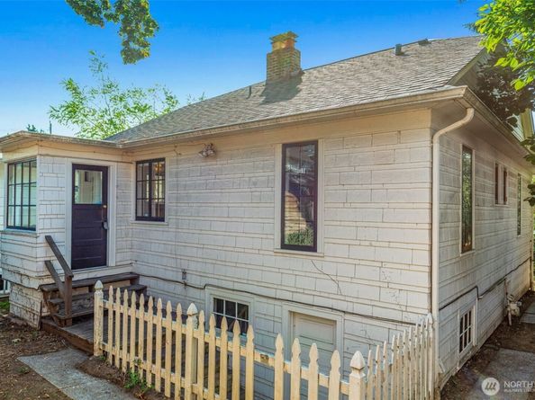 5412 Kensington Place N, Seattle WA 98103