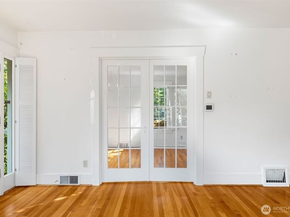 5412 Kensington Place N, Seattle WA 98103