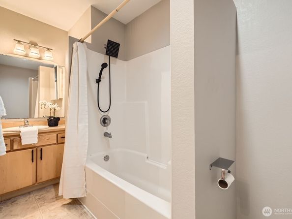 20301 19th Avenue NE 1101, Shoreline WA 98155