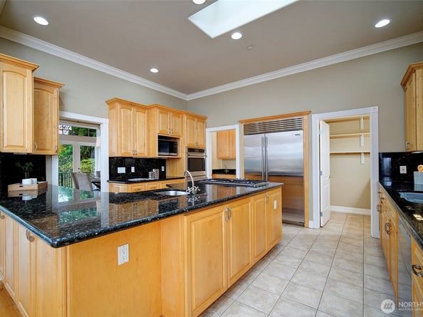 6145 93rd Avenue SE, Mercer Island WA 98040