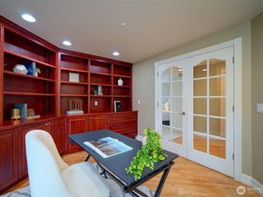 6145 93rd Avenue SE, Mercer Island WA 98040