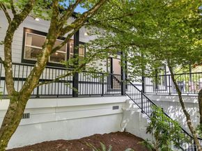 17519 33rd Avenue NE, Lake Forest Park WA 98155