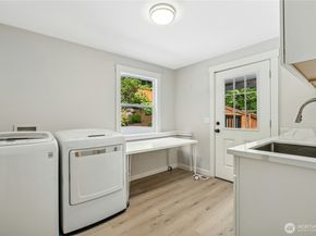 17519 33rd Avenue NE, Lake Forest Park WA 98155