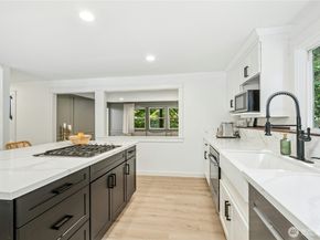 17519 33rd Avenue NE, Lake Forest Park WA 98155
