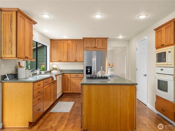 32338 11th Avenue SW, Federal Way WA 98023
