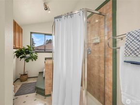32338 11th Avenue SW, Federal Way WA 98023