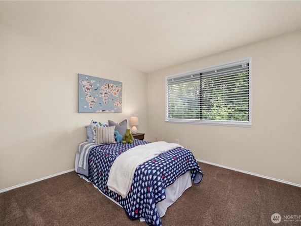 32338 11th Avenue SW, Federal Way WA 98023