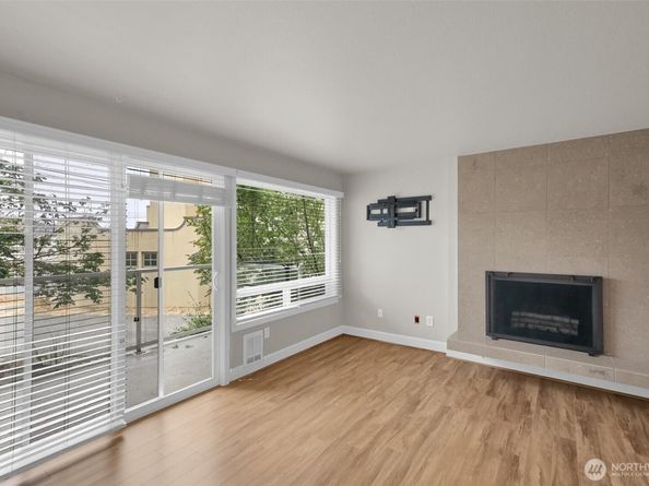 2514 57th Avenue SW 102, Seattle WA 98116