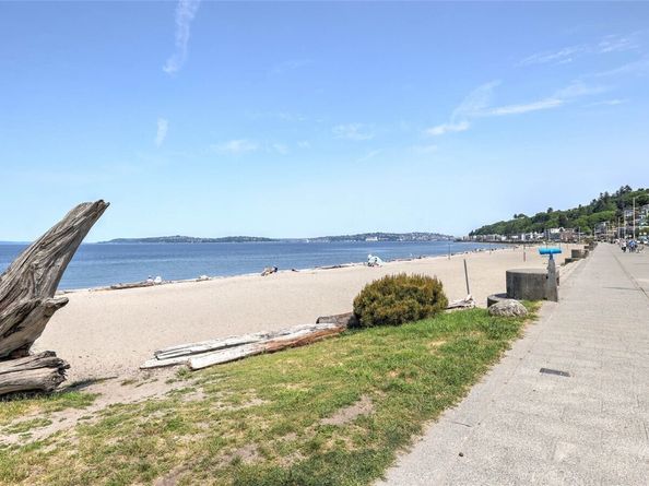 2514 57th Avenue SW 102, Seattle WA 98116