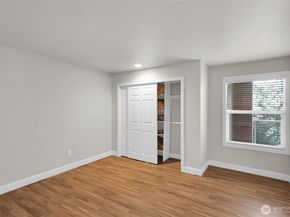 2514 57th Avenue SW 102, Seattle WA 98116