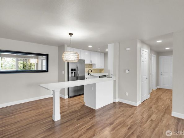 2514 57th Avenue SW 102, Seattle WA 98116
