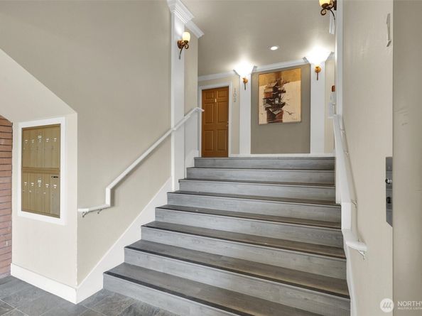 2514 57th Avenue SW 102, Seattle WA 98116