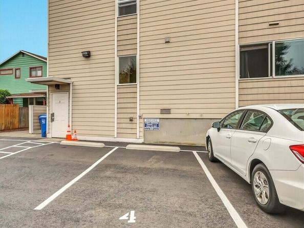 2514 57th Avenue SW 102, Seattle WA 98116