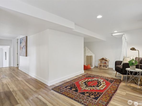 2233 2nd Avenue W, Seattle WA 98119