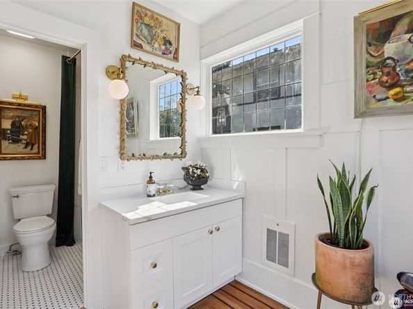 2233 2nd Avenue W, Seattle WA 98119