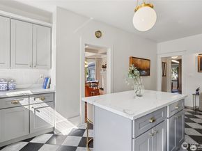 2233 2nd Avenue W, Seattle WA 98119