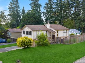 11503 Bartlett Avenue NE, Seattle WA 98125