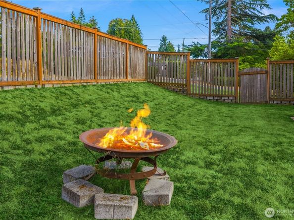 11503 Bartlett Avenue NE, Seattle WA 98125