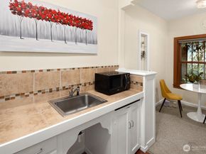 519 W Roy Street 112, Seattle WA 98119