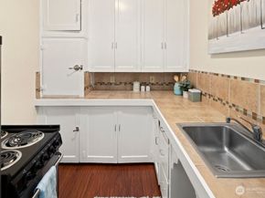 519 W Roy Street 112, Seattle WA 98119