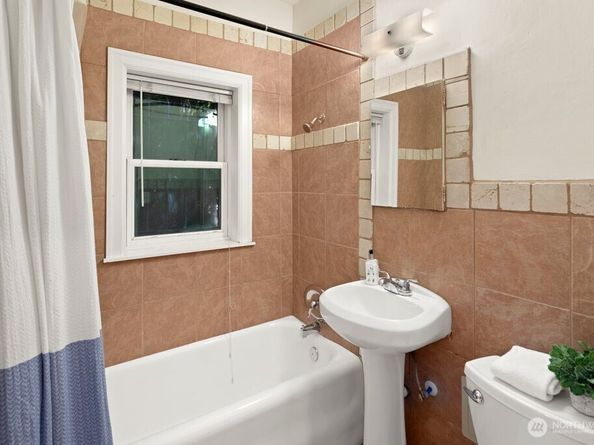 519 W Roy Street 112, Seattle WA 98119