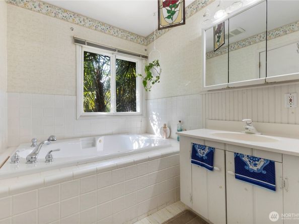 25916 18th Avenue S, Des Moines WA 98198