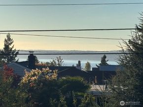 25916 18th Avenue S, Des Moines WA 98198