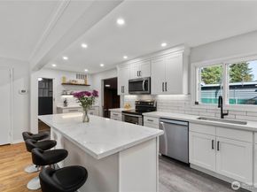 25916 18th Avenue S, Des Moines WA 98198