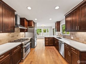 12516 SE 4th Place, Bellevue WA 98005