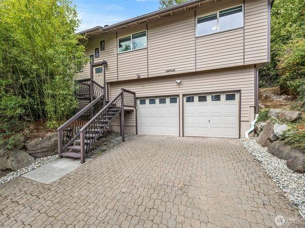 12516 SE 4th Place, Bellevue WA 98005