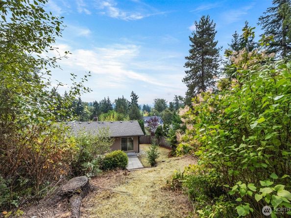 12516 SE 4th Place, Bellevue WA 98005