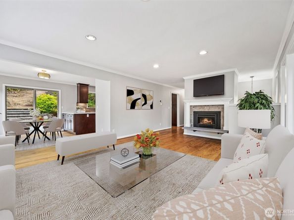 12516 SE 4th Place, Bellevue WA 98005