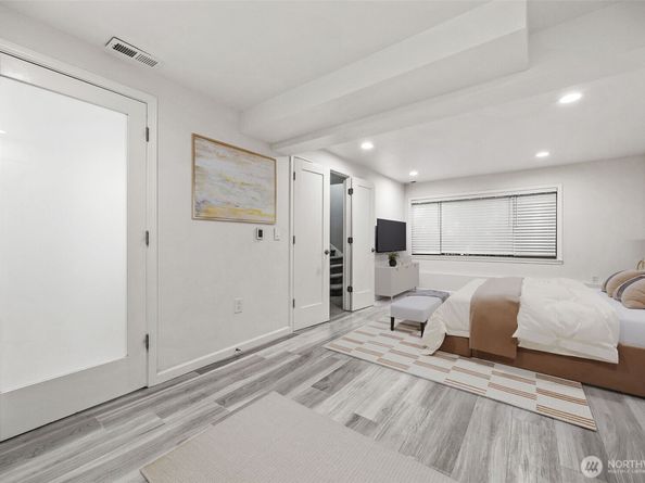 12516 SE 4th Place, Bellevue WA 98005
