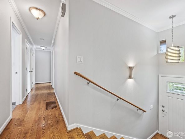 12516 SE 4th Place, Bellevue WA 98005