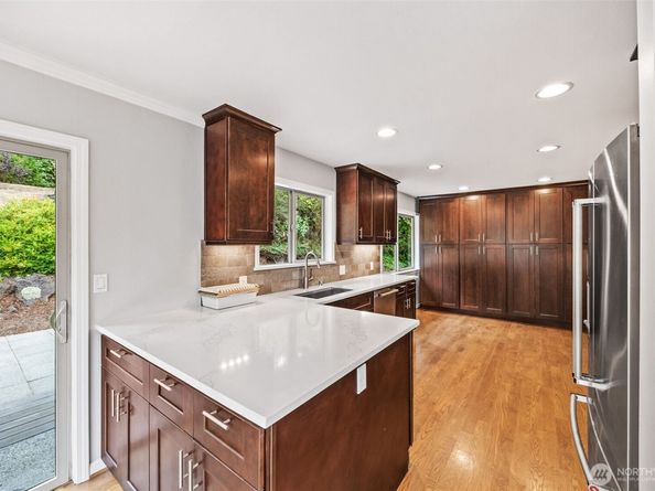 12516 SE 4th Place, Bellevue WA 98005