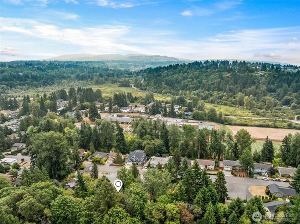 12516 SE 4th Place, Bellevue WA 98005