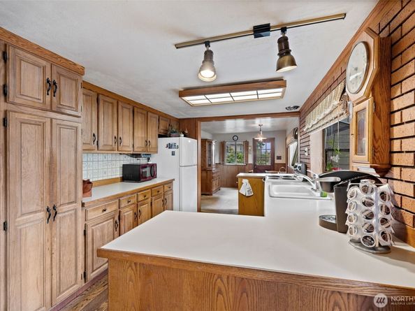16023 35th Avenue NE, Lake Forest Park WA 98155