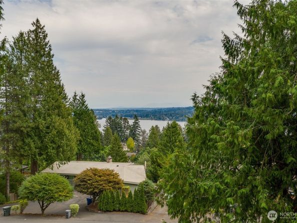 16023 35th Avenue NE, Lake Forest Park WA 98155