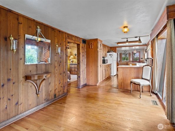 16023 35th Avenue NE, Lake Forest Park WA 98155