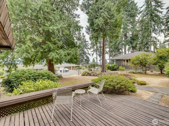 16023 35th Avenue NE, Lake Forest Park WA 98155