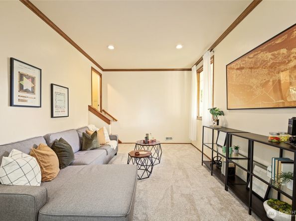 6701 214th Avenue NE, Redmond WA 98053