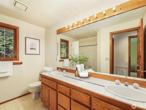 6701 214th Avenue NE, Redmond WA 98053