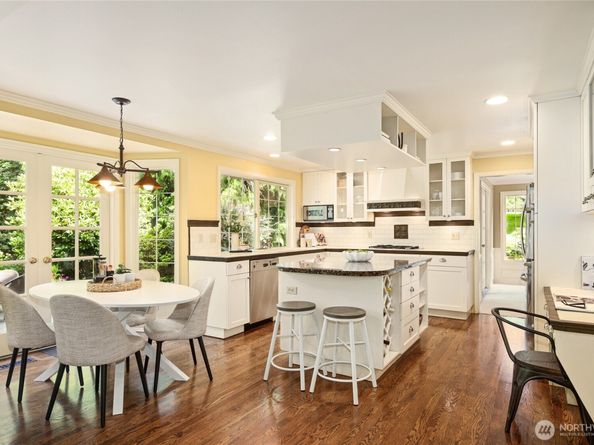 6701 214th Avenue NE, Redmond WA 98053
