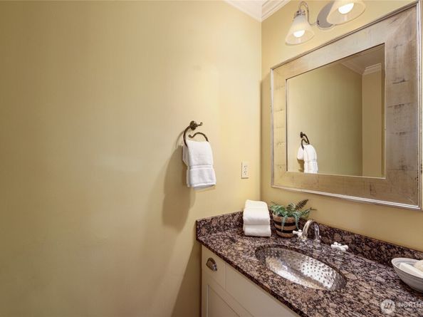 6701 214th Avenue NE, Redmond WA 98053