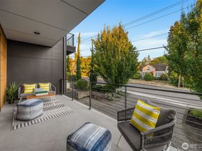 332 10th Avenue S, Kirkland WA 98033