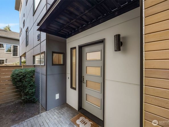 332 10th Avenue S, Kirkland WA 98033