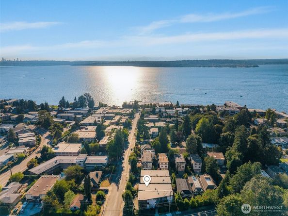 332 10th Avenue S, Kirkland WA 98033